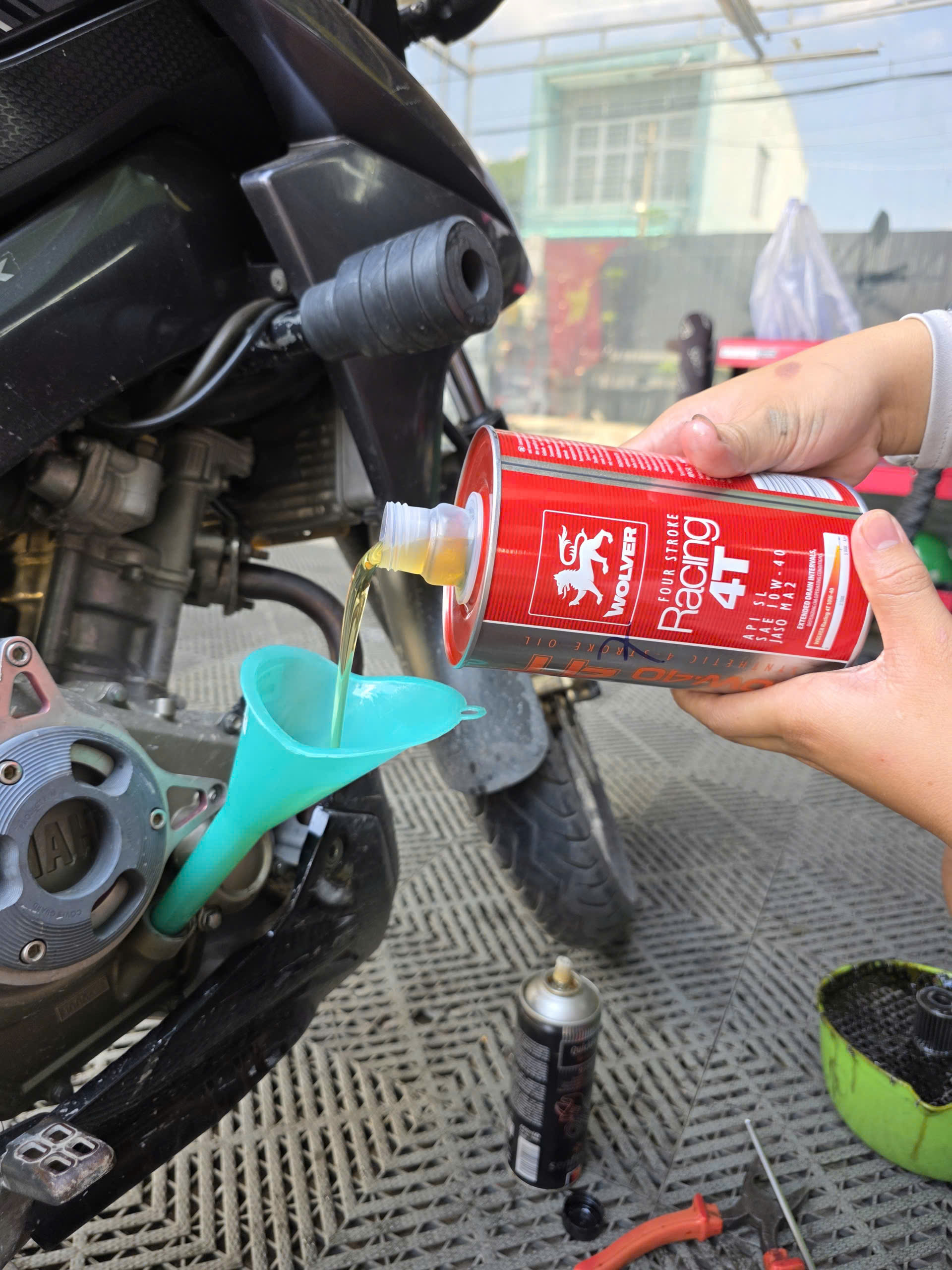 Nhớt Wolver 4T Racing 10W40 SL - Ảnh 2